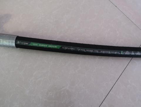 用于超高压水射流柔性好水力破拆高压树脂软管